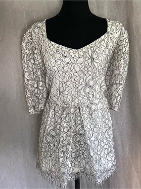 Suzanne Betro White & black lace peplum top